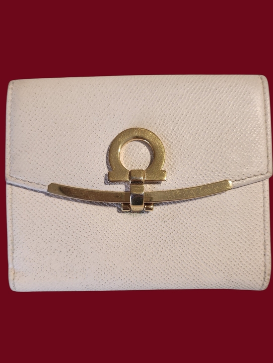 Salvatore Ferragamo Handbags - Salvatore Ferragamo Blush Pebbled Leather Bifold Wallet w/Ganani Snap Clip